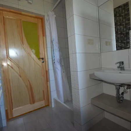 Domyletnie 8e Dom 86m2 Z Ogrodzona Dzialka