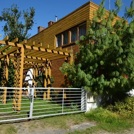 Domyletnie 8e Dom 86m2 Z Ogrodzona Dzialka *