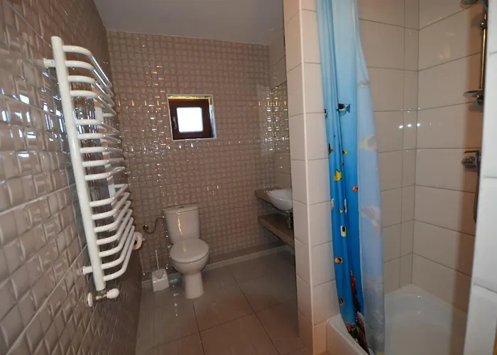 Domyletnie 8e Dom 86m2 Z Ogrodzona Dzialka *