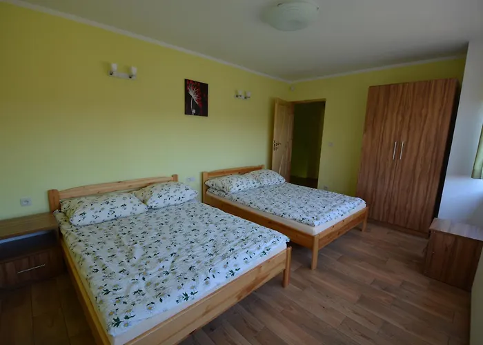 Semesterbostad Domyletnie 8e Dom 86m2 Z Ogrodzona Dzialka