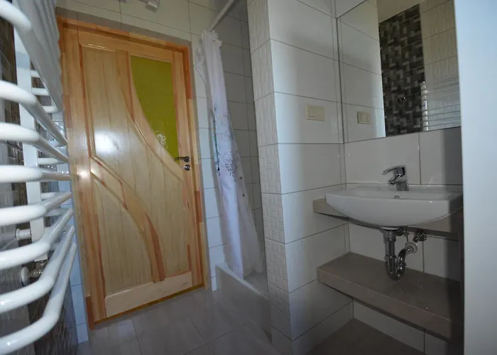 Domyletnie 8e Dom 86m2 Z Ogrodzona Dzialka