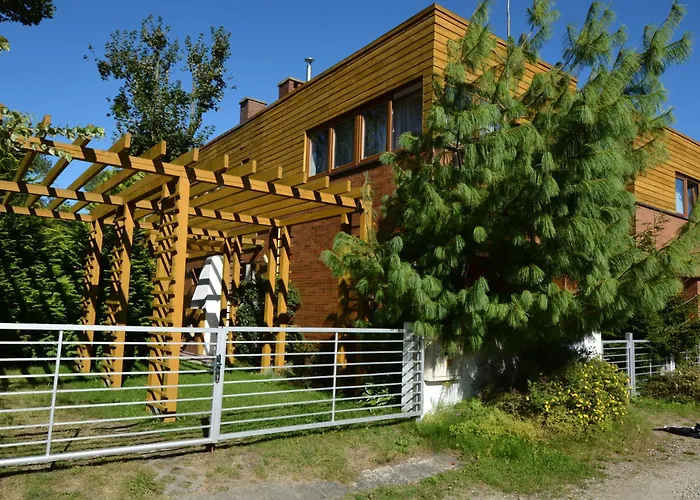 Domyletnie 8e Dom 86m2 Z Ogrodzona Dzialka *